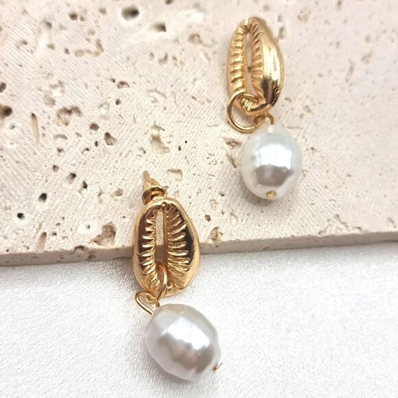 New Golden Seashell Pearl Drop Earrings - Picture 3 of 7